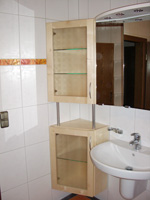 Badschrank in Ahorn massiv mit Glastüren