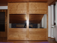 Schrank in Eiche furniert mit Schiebetüren